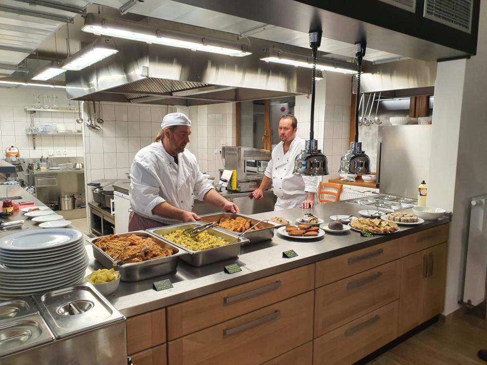 Pension A Restaurace U Sousedu Strazny Kültér fotó